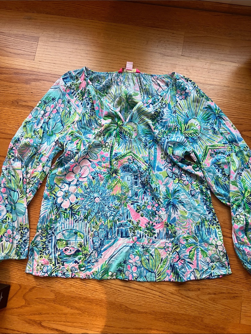 Lilly Pulitzer Tropical Floral V-Neck Blouse monkey giraffe sunshine small palm